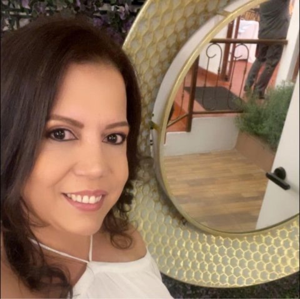 Meet your Posher, Leonor